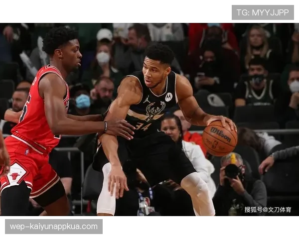 里德无球跑动拉开空间，高效得分改变雄鹿进攻结构