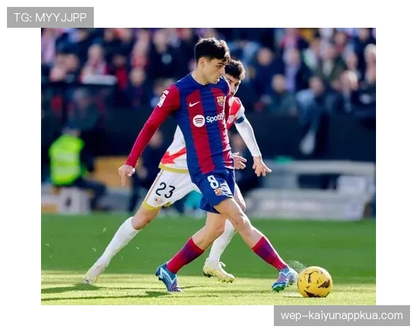 哈维回撤接应如何通过中场调度激活全队进攻